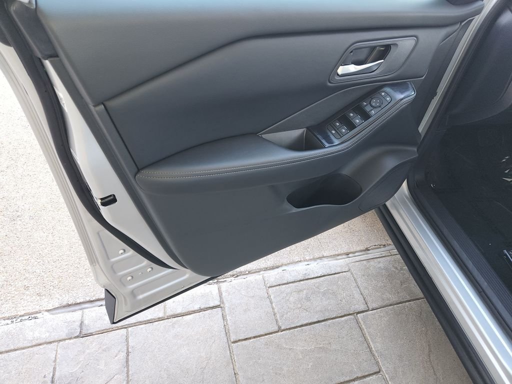Used 2025 Silver Nissan SV image 27