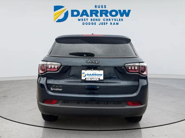 New 2026 Fathom Blue Pearl-Coat Exterior Paint Jeep Latitude image 4