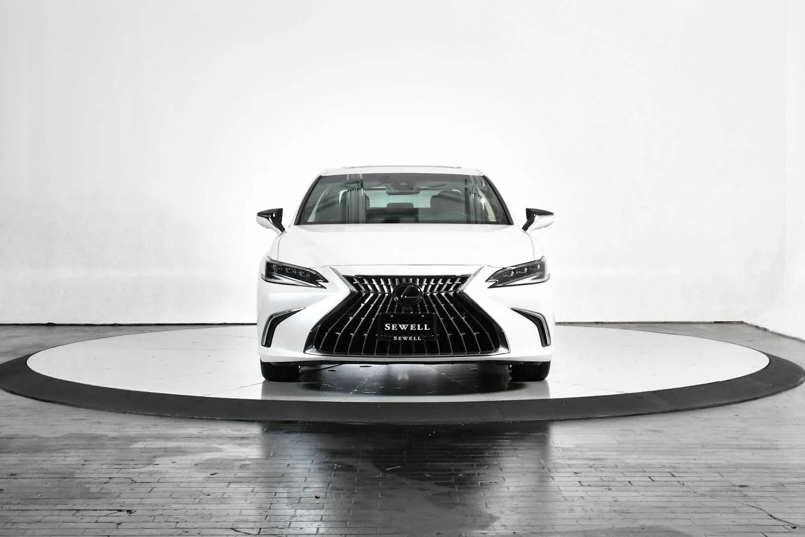 Certified Used 2024 EMINENT WHITE PEARL Lexus Ultra Luxury image 10