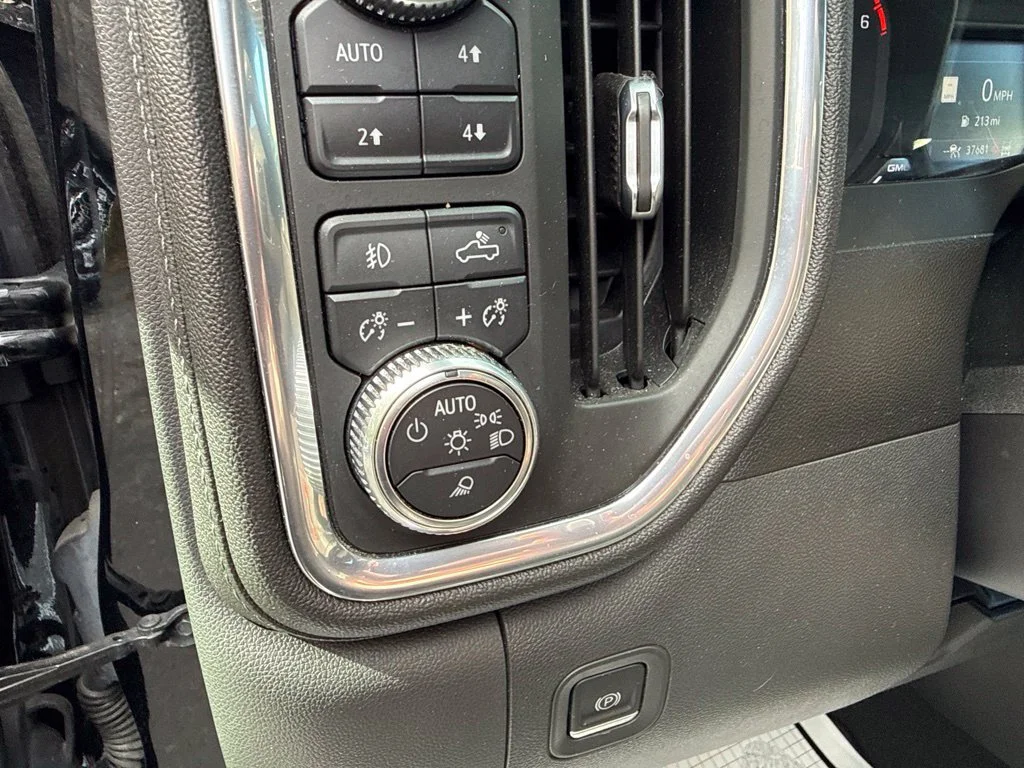Used 2021 Black GMC SLT image 23