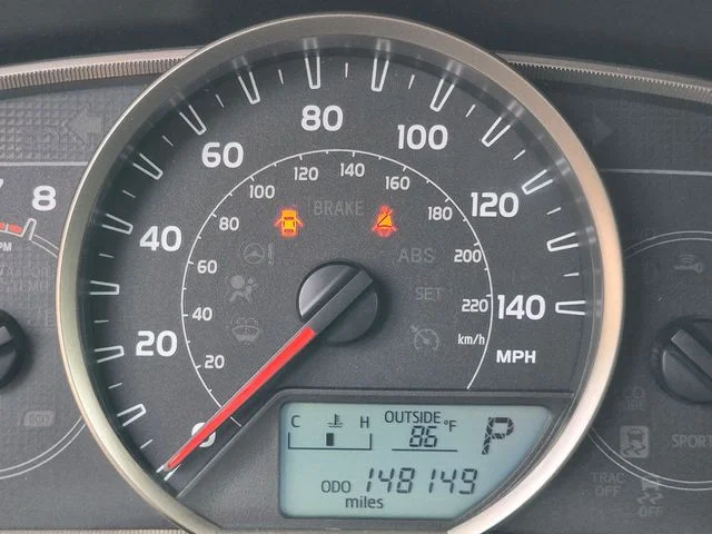 Used 2015 White Toyota XLE image 12