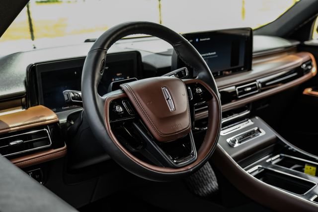 Used 2025 Black Lincoln Reserve image 21