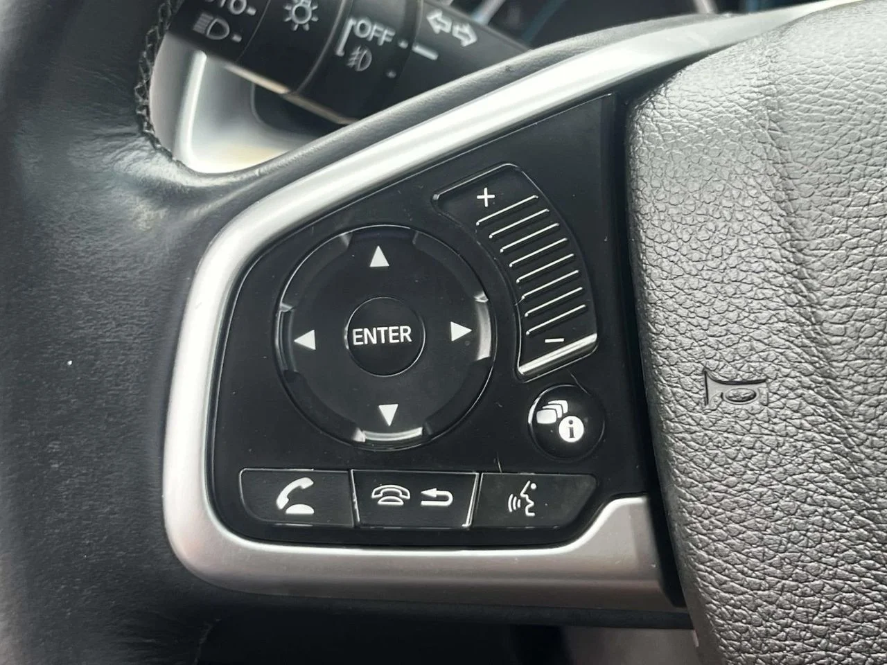 Used 2016 Red Honda Touring image 29