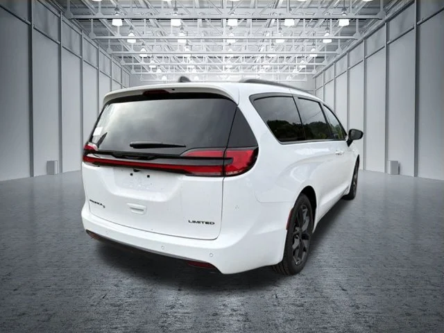 New 2027 Bright White Clear-Coat Paint Chrysler Limited image 3