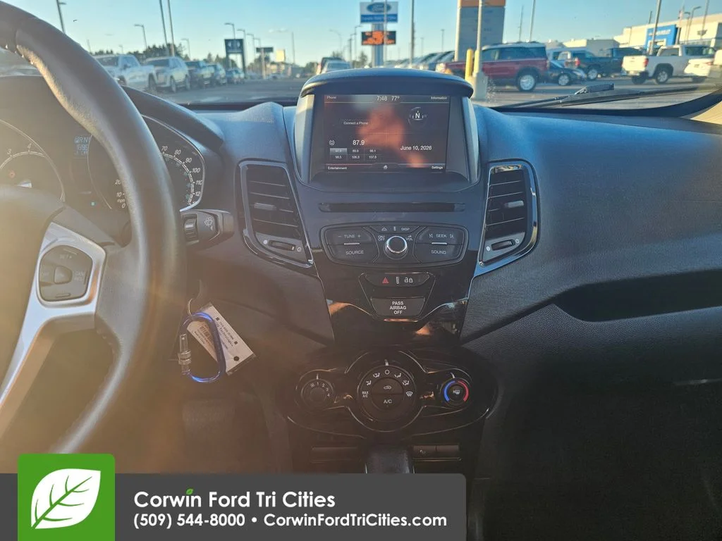 Used 2015 Magnetic Ford SE image 2