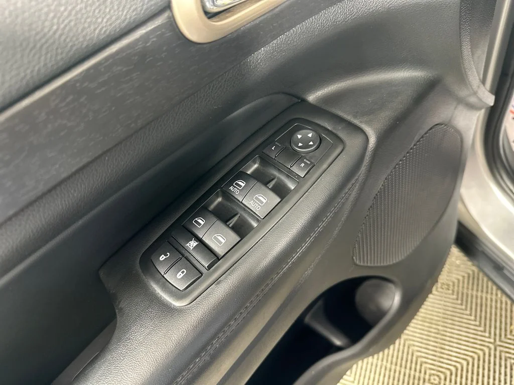 Used 2015 Silver Jeep Laredo image 21