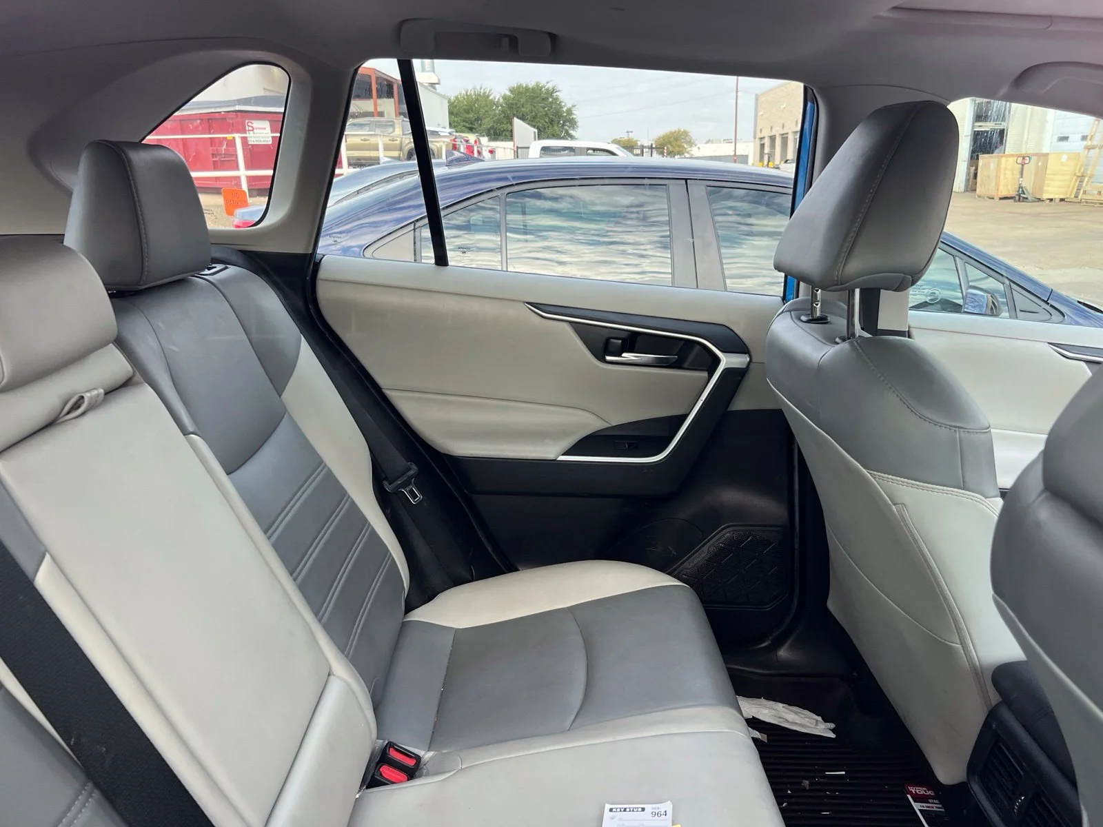 Used 2021 Blue Toyota XLE Premium image 8