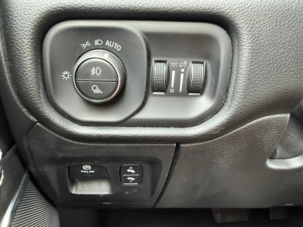 Used 2024 White RAM Laramie 4x4 Crew Cab image 28