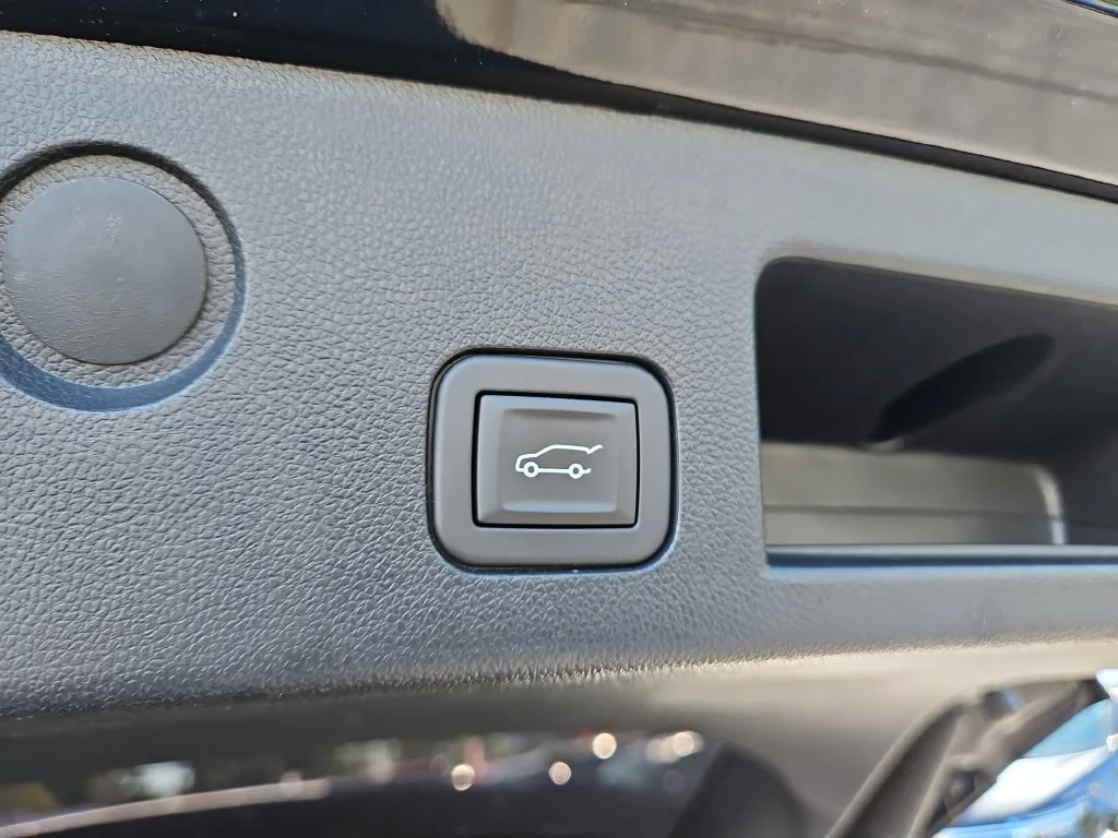 Used 2025 Mosaic Black Metallic Chevrolet ACTIV image 12