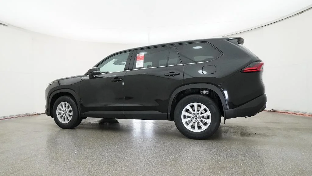 New 2026 Midnight Black Metallic Toyota XLE image 2