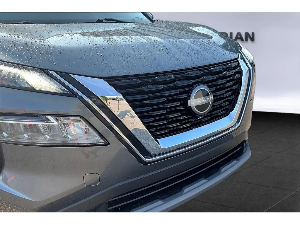 Used 2023  Nissan SV image 19