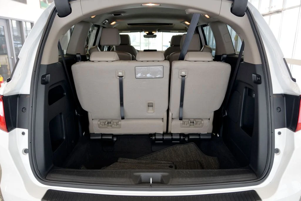 Used 2023 White Honda EX-L image 31