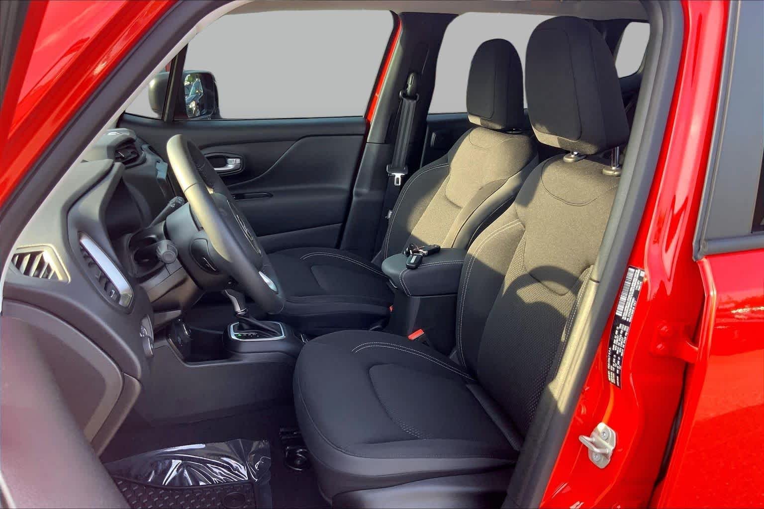 Pre-Owned 2023 Jeep Renegade Latitude