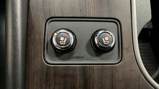 Used 2020 Super Black Metallic Nissan Platinum image 40