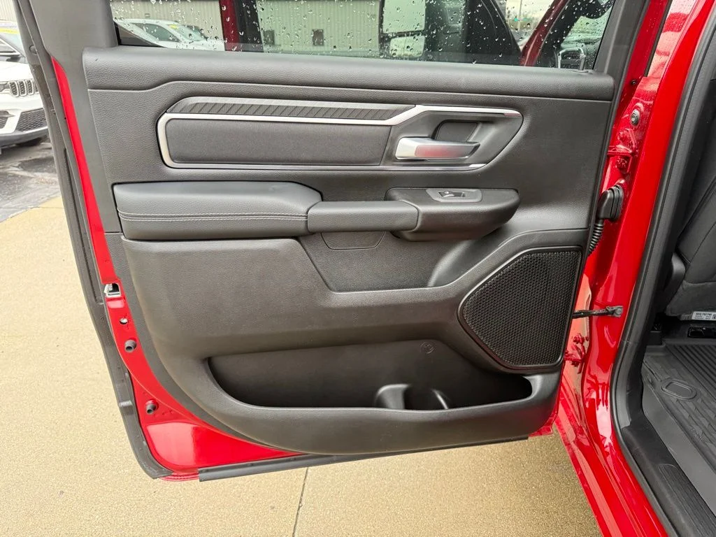 New 2026 Molten Red Pearl-Coat Exterior Paint RAM Big Horn/Lone Star image 23
