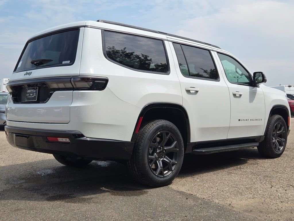 New 2026 Bright White Clear-Coat Exterior Paint Jeep Limited Altitude image 13