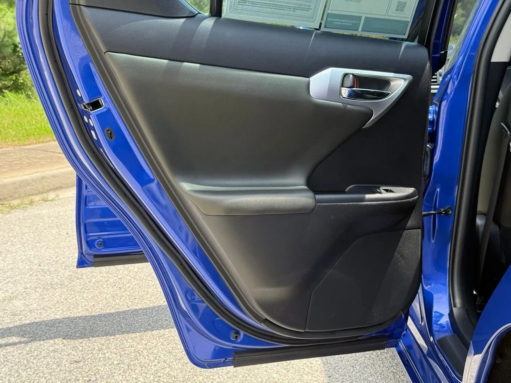 Used 2013 Blue Lexus 200h image 23