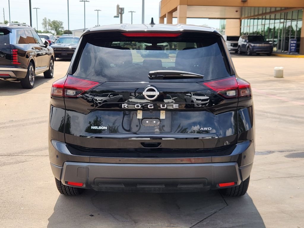 Used 2025 Super Black Nissan S image 7