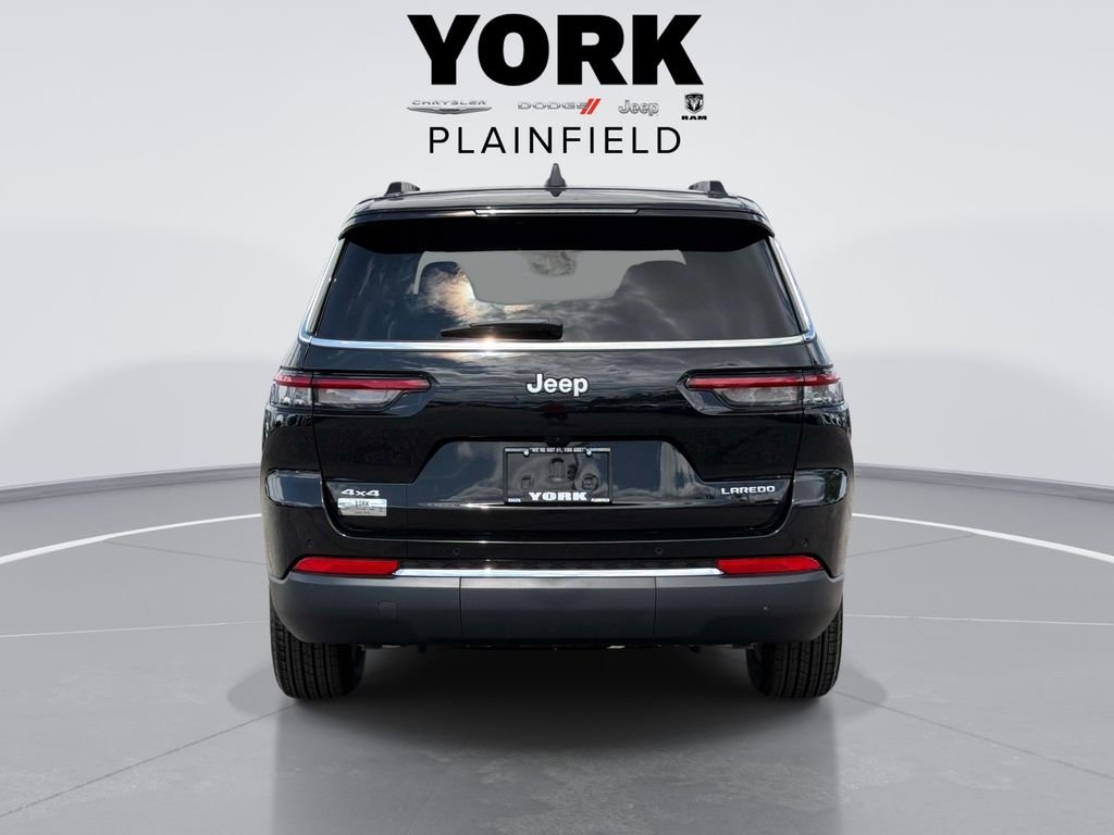 New 2026 Diamond Black Crystal Pearlcoat Jeep Laredo image 6