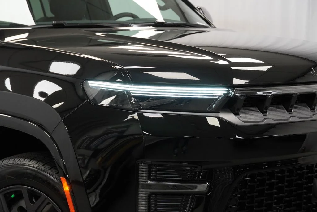 New 2026 High Gloss Black Exterior Paint Jeep Limited Altitude image 5