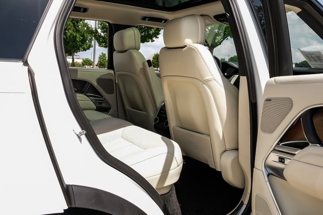 Used 2025 White Land Rover SE image 40
