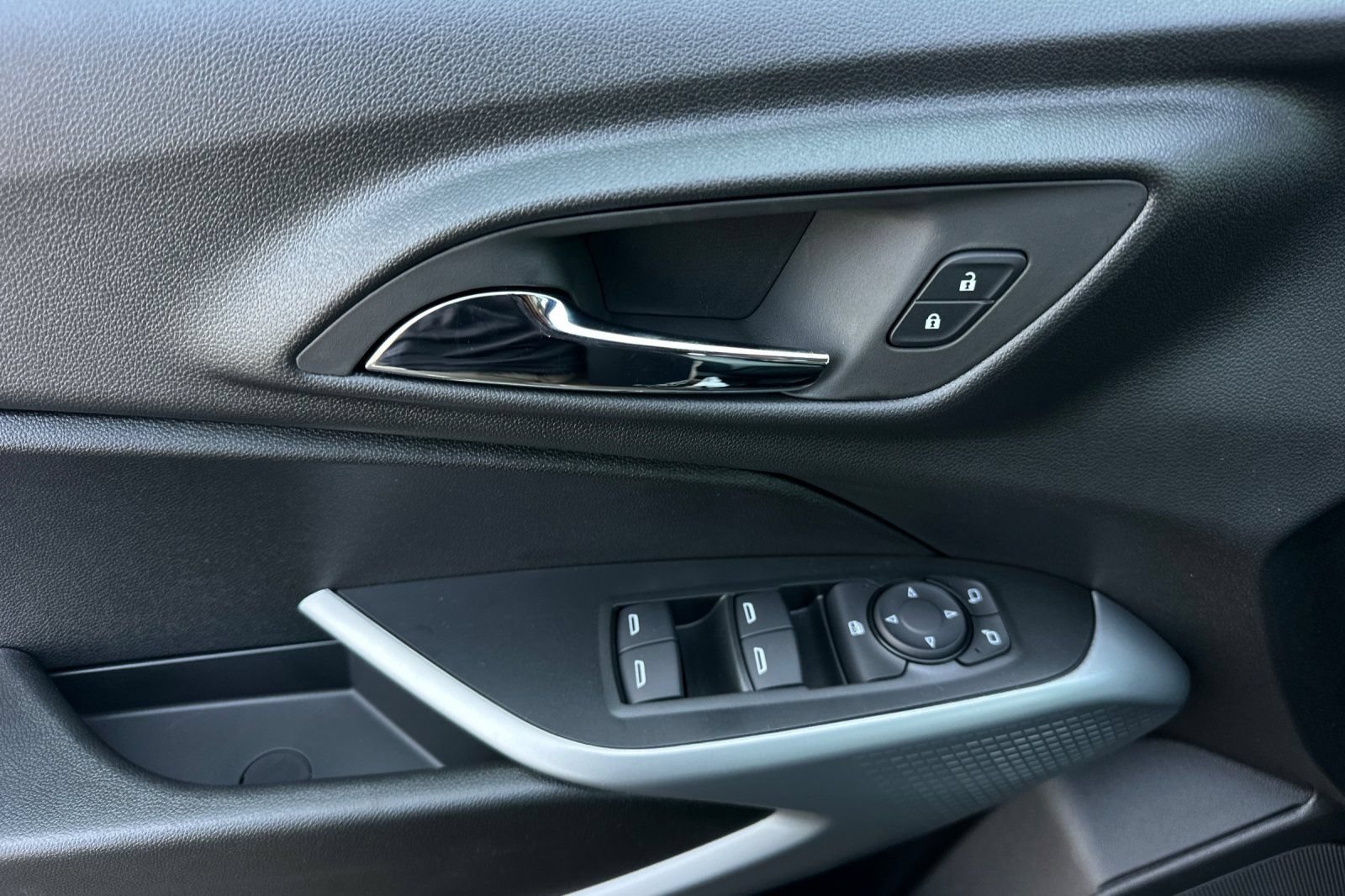 2026 Chevrolet Trax LS - Photo 11