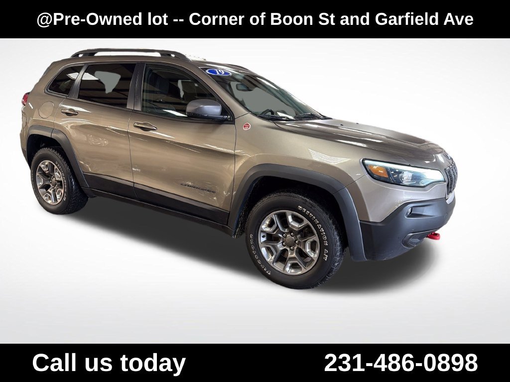 Used 2019 Beige Jeep Trailhawk image 7