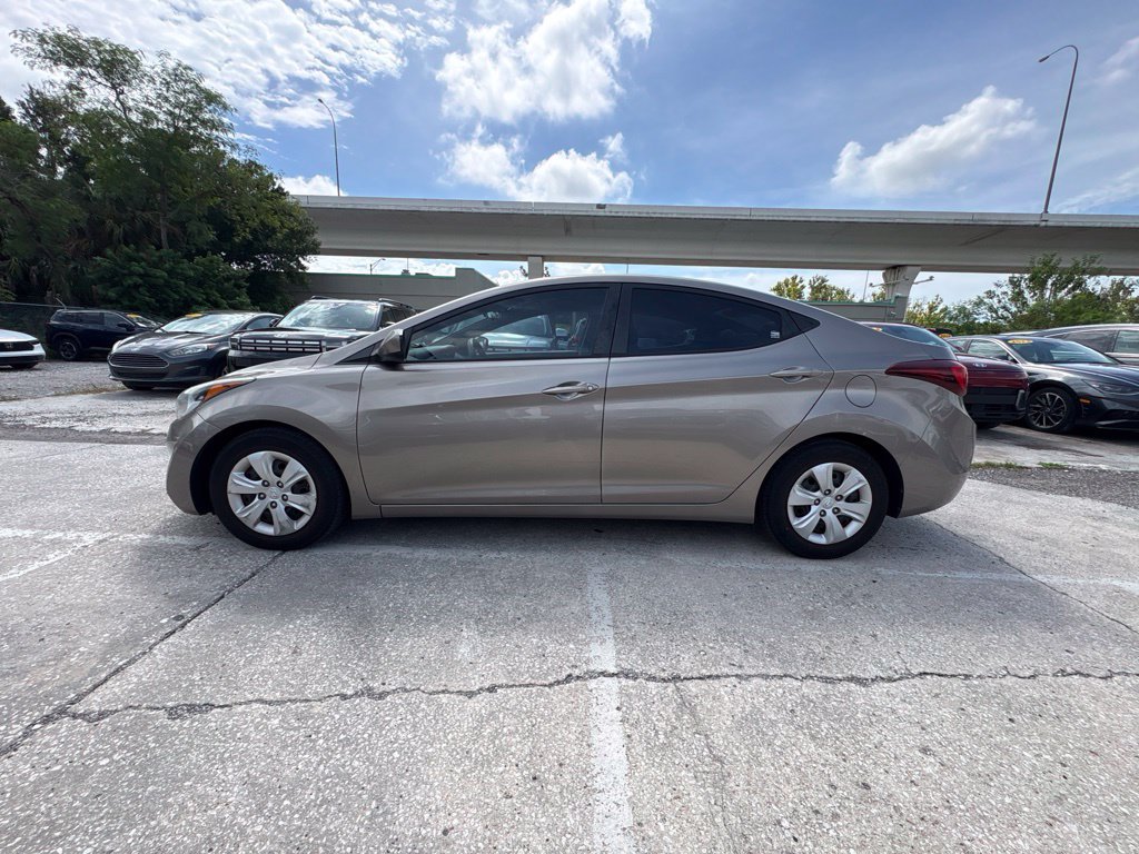 Used 2016 Brown Hyundai SE image 6