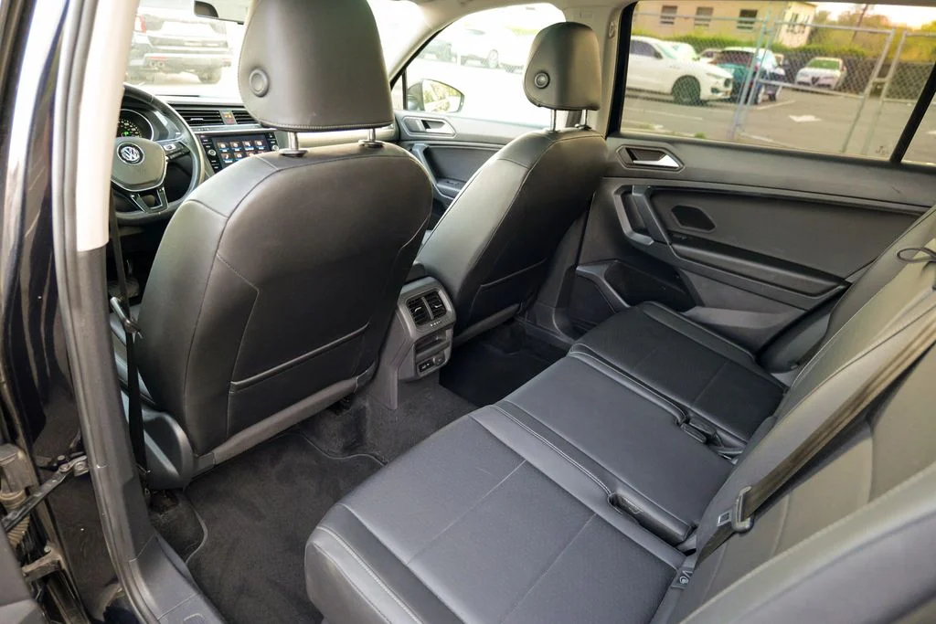 Used 2019 Platinum Gray Metallic Volkswagen 2.0T SE image 25