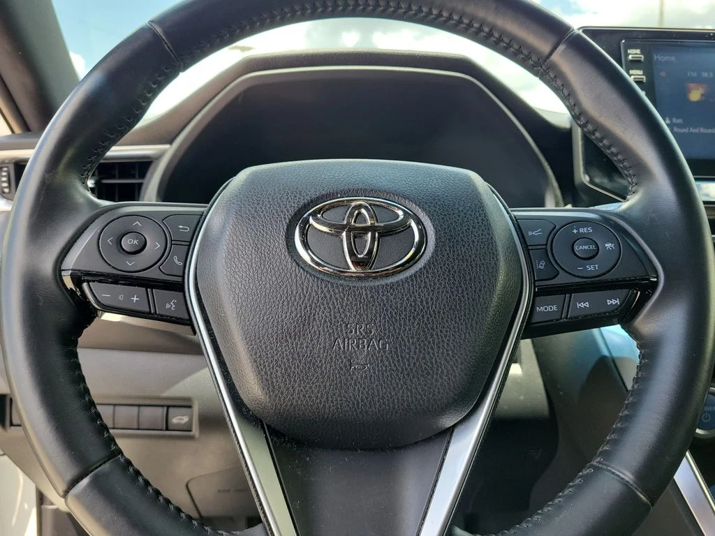 Used 2021 White Toyota XLE image 16