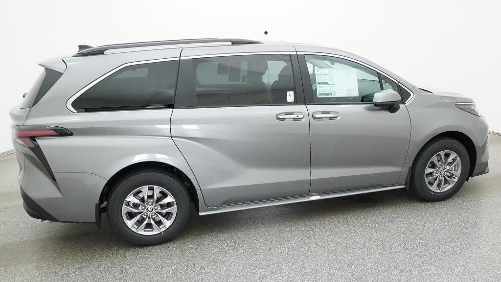 New 2026 Heavy Metal Toyota XLE image 16