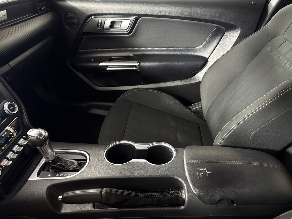 2022 Ford Mustang EcoBoost - Photo 18