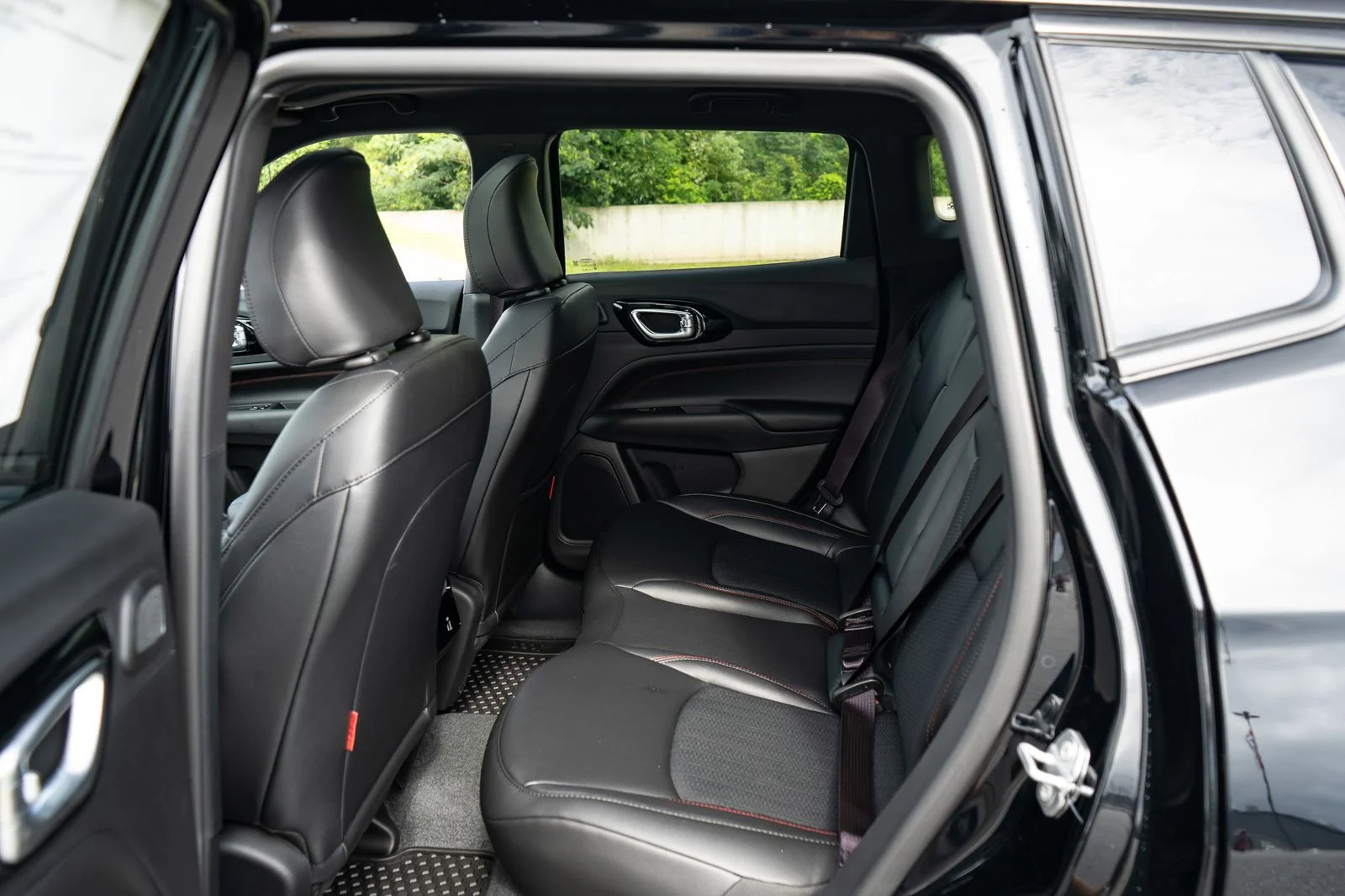 New 2026 Diamond Black Crystal Pearl-Coat Exterior Paint Jeep Trailhawk image 19
