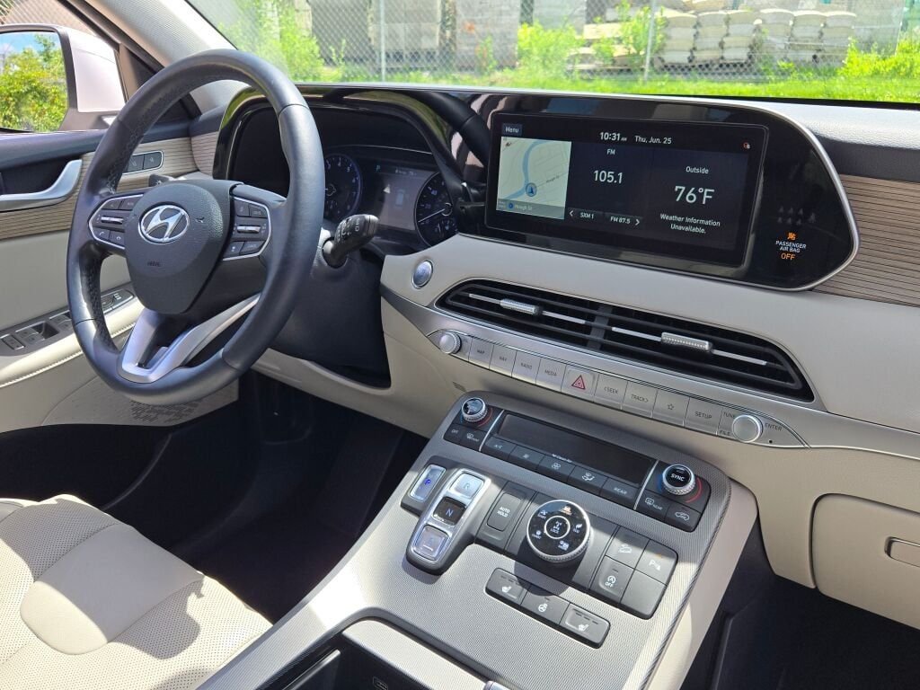 Used 2021 White Hyundai SEL image 7