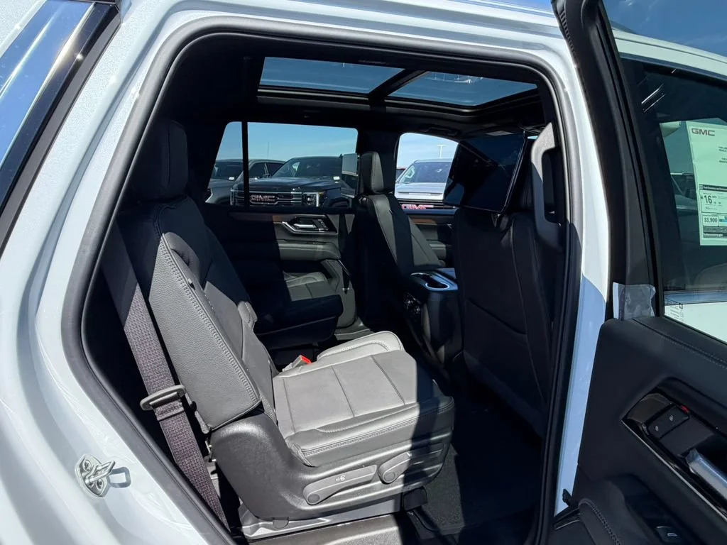 2026 GMC Yukon Denali - Photo 18