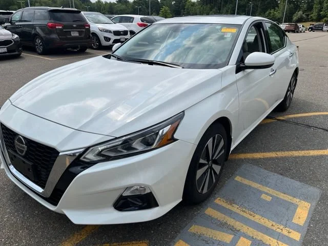 Used 2022 Pearl White Tricoat Nissan 2.5 SL image 7