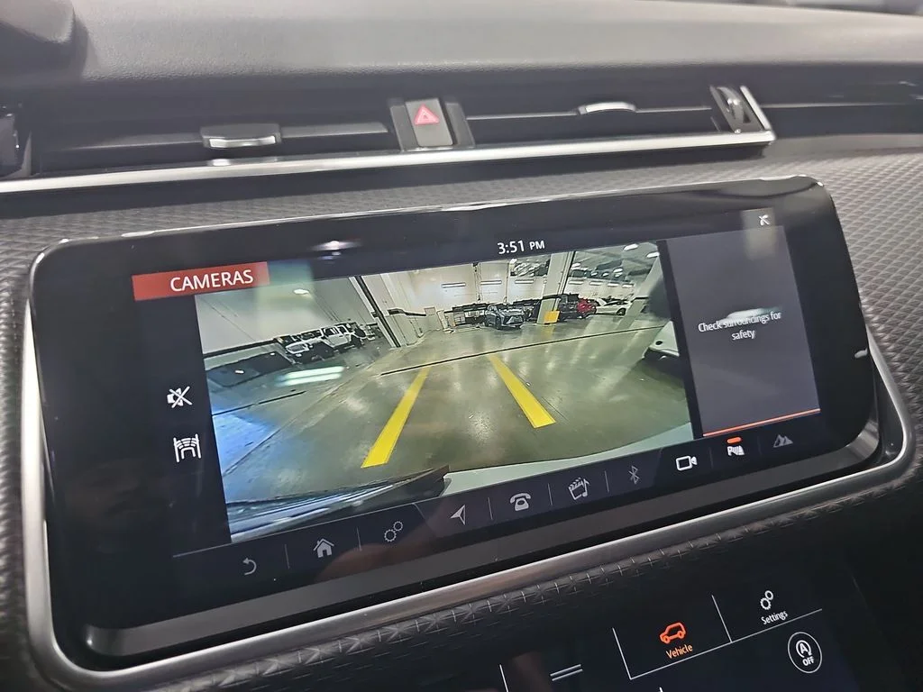 Used 2018 White Land Rover S image 25