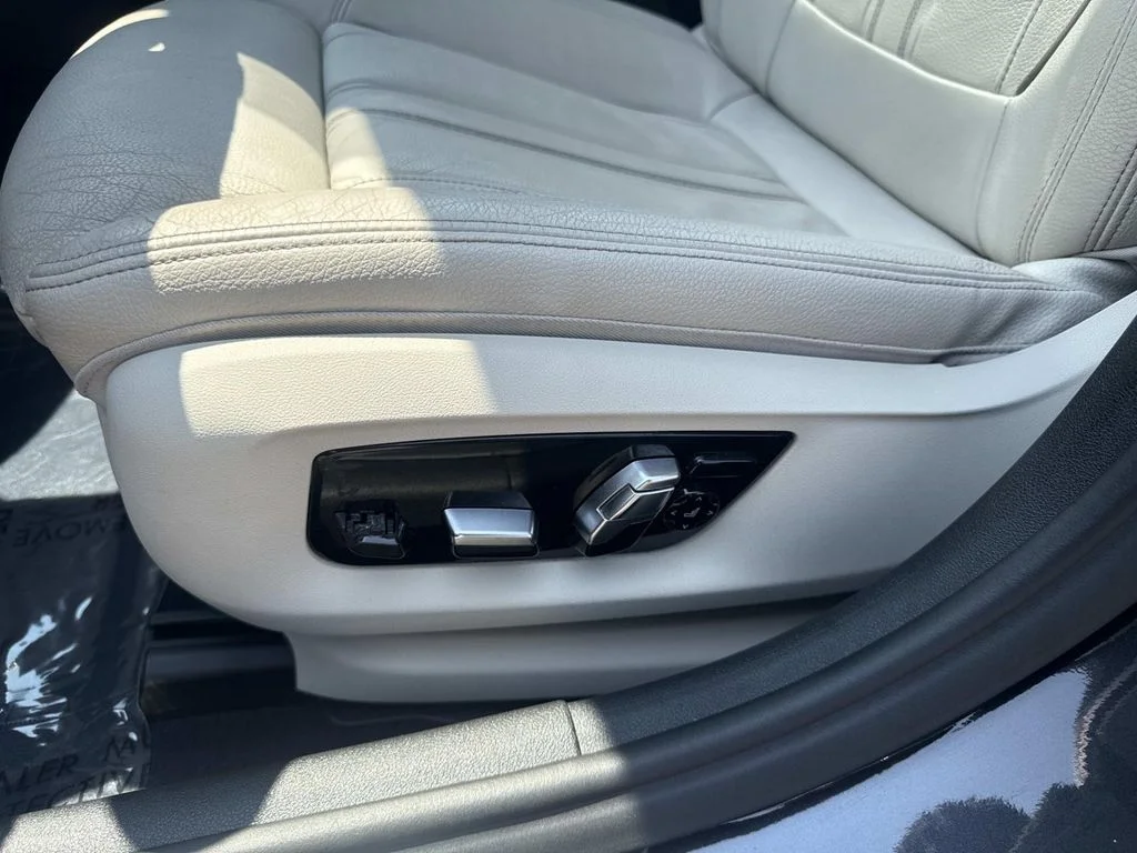 Used 2017 Gray BMW 530i xDrive image 22