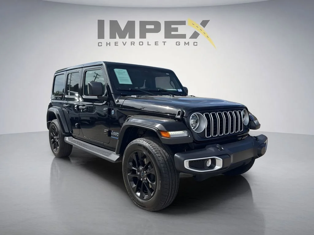 Used 2025 Black Jeep Sahara image 7