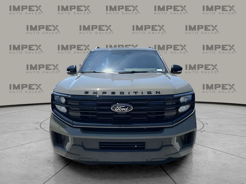 Used 2025 Green Ford Platinum image 8