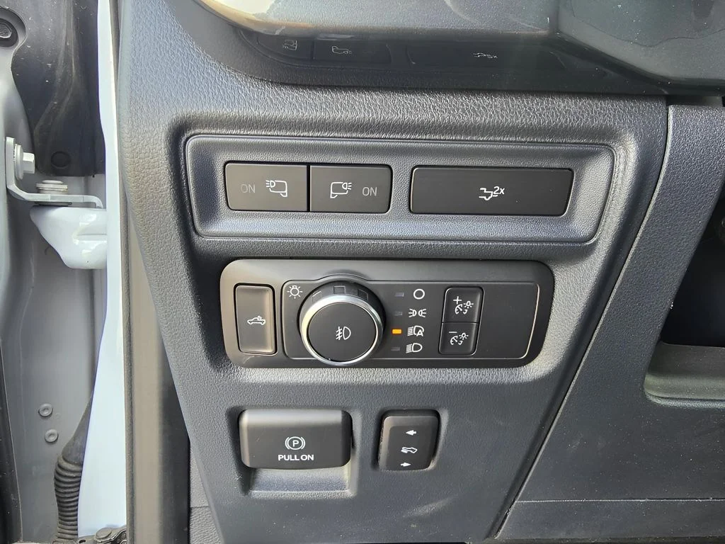 Used 2022 SPACE WHITE METALLIC Ford XLT image 21
