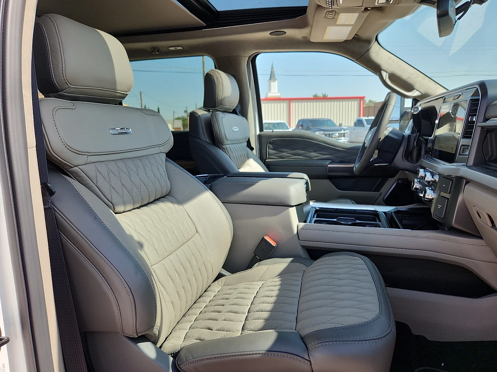 New 2026 Star White Metallic Tri-Coat Ford Platinum image 20