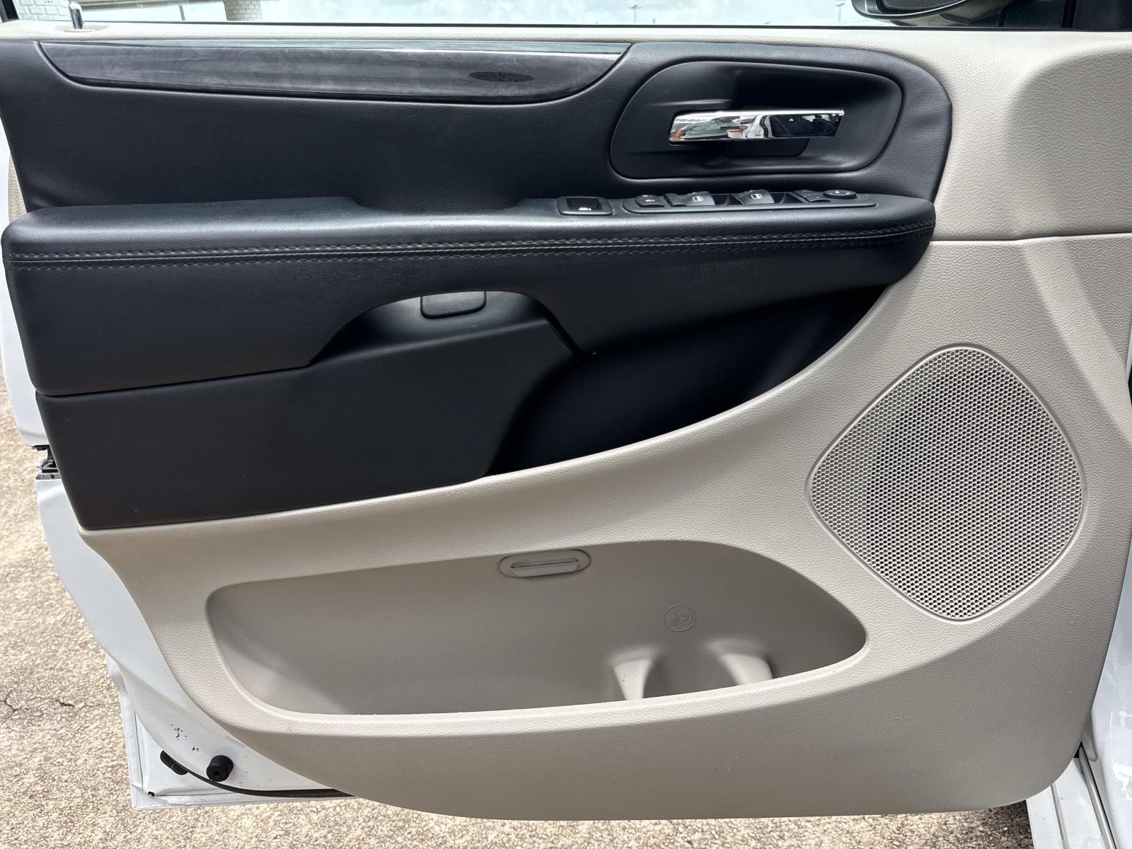 Used 2020 White Dodge SE image 18