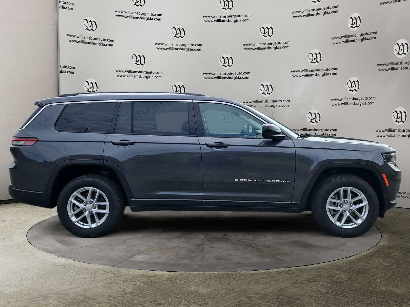Used 2023 Gray Jeep Laredo image 6