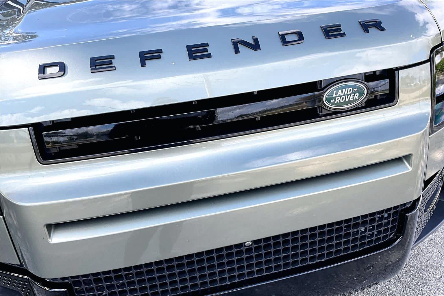 Used 2023 Pangea Green Metallic Land Rover SE image 30