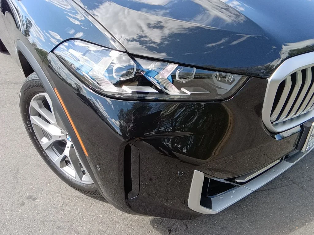 Certified Used 2025 Black Sapphire Metallic BMW xDrive40i image 29