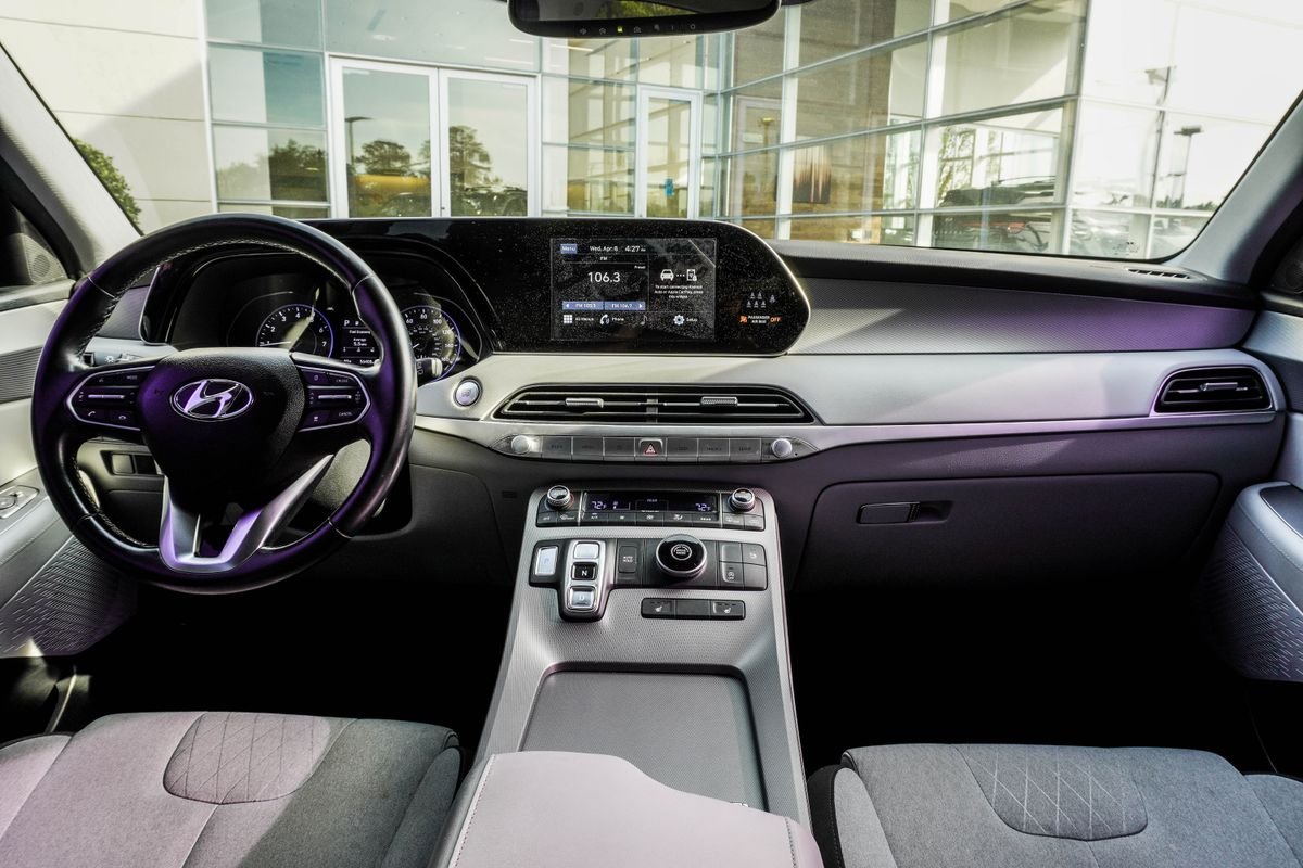 Used 2022 Black Hyundai SEL image 5