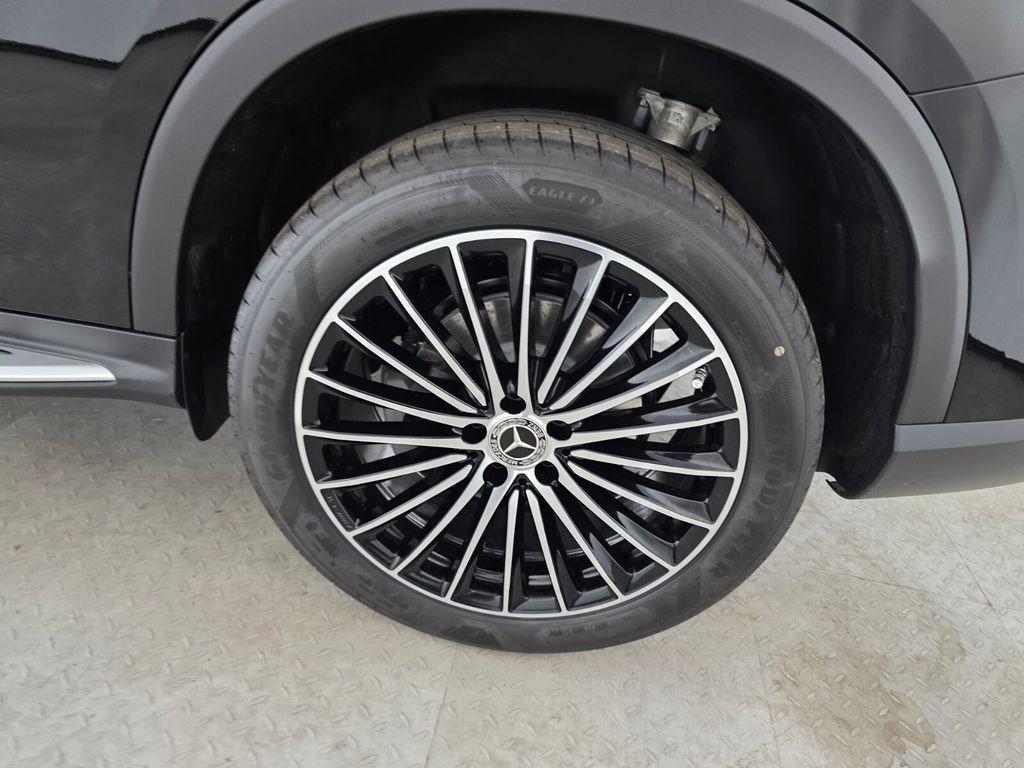 New 2026 Black Mercedes-Benz GLC 300 image 13