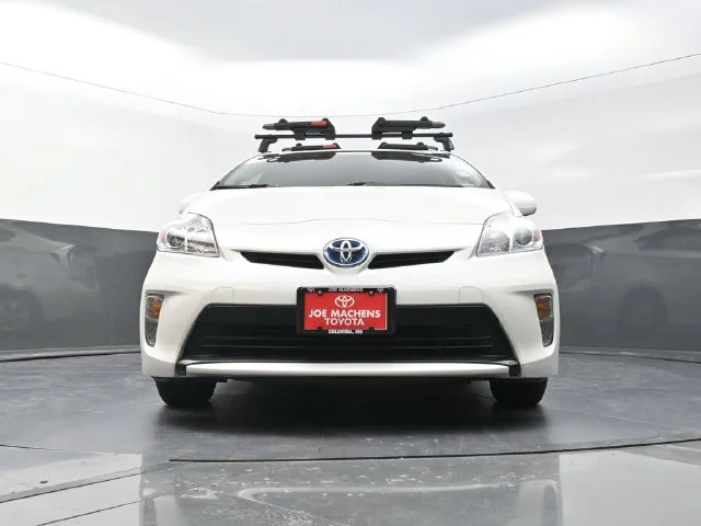 Used 2013 White Toyota Two image 32