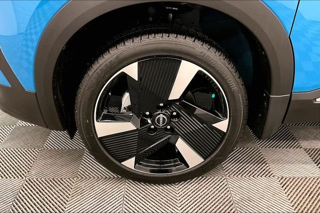 New 2026 Arctic Ice Blue Metallic with Super Black Roof Nissan SR image 12